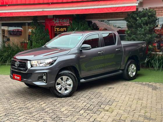 TOYOTA HILUX 2.8 SR 4X4 CD 16V DIESEL 4P AUTOMÁTICO TOYOTA HILUX 2.8 SR 4X4 CD 16V DIESEL 4P AUTOMÁTICO